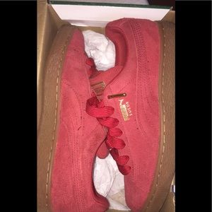Red suede pumas